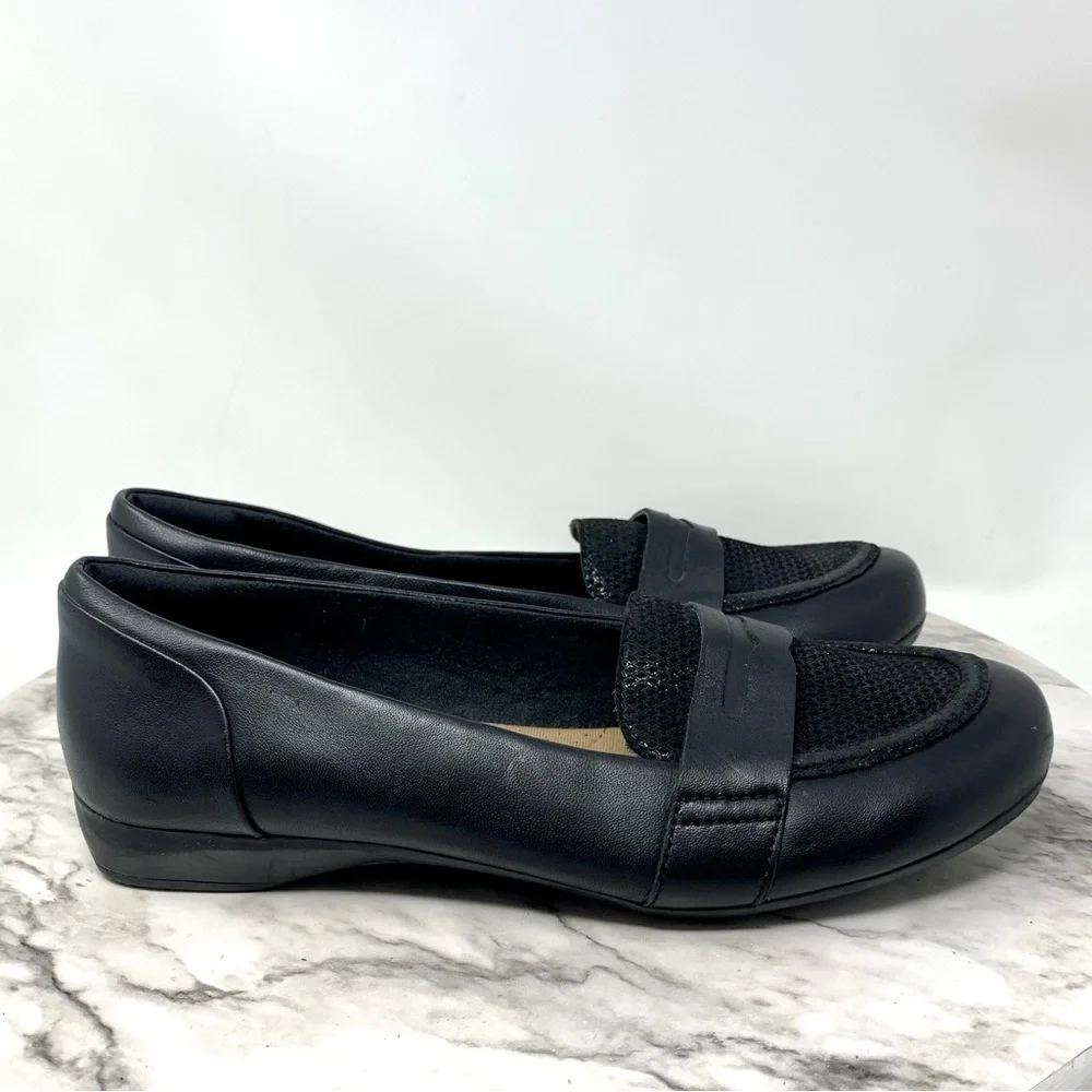 Clarks Kinzie Willow Textured Black Leather Loafers 8 Comfort Preppy Classic